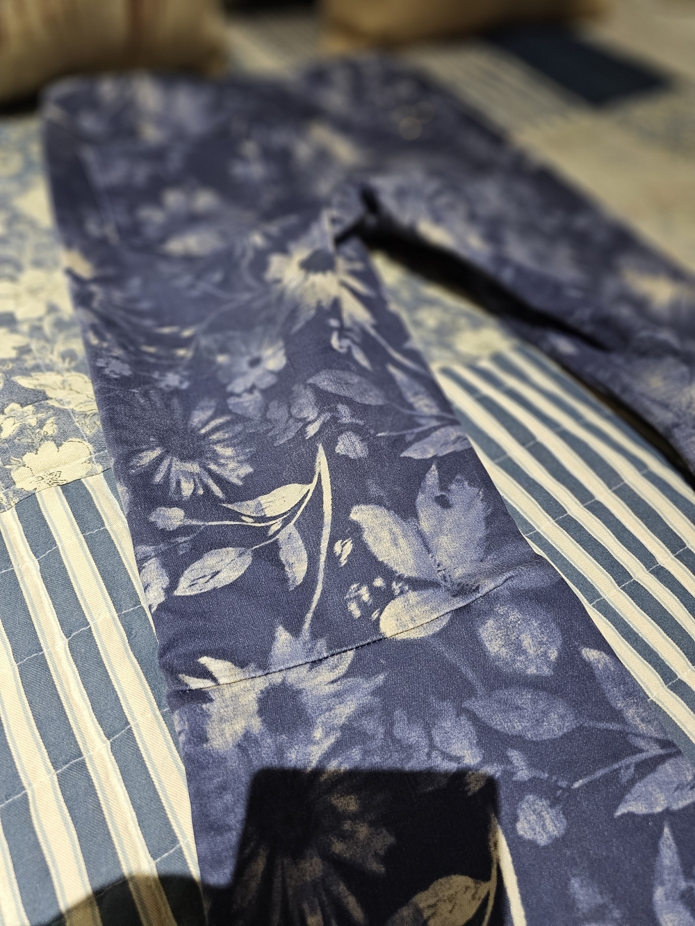 We The Free Blue and Cream Flower-Print Bell Bottoms - NWOT, Size 29 - Picture 3 of 6